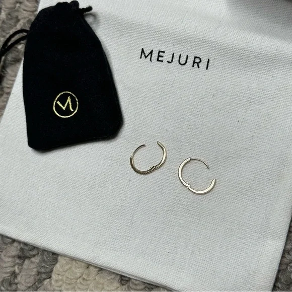 Mejuri Pavé Diamond Small Hoops - Picture 5 of 12